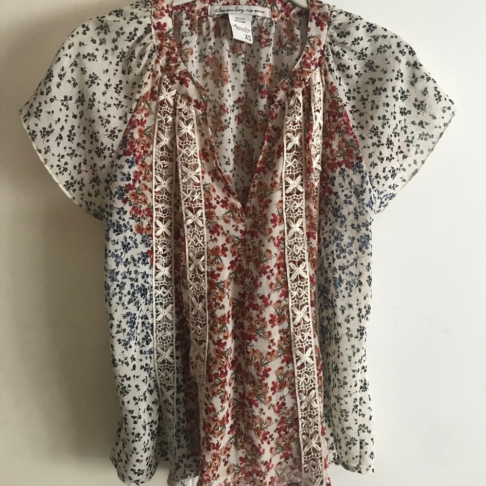American Rag sz XS Sheer  floral short sleeve top